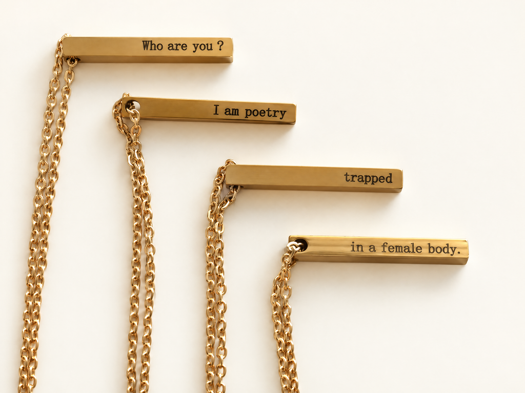 Poesía Pendant English poem engraved on four faces: Who are you ? I am poetry trapped in a female body